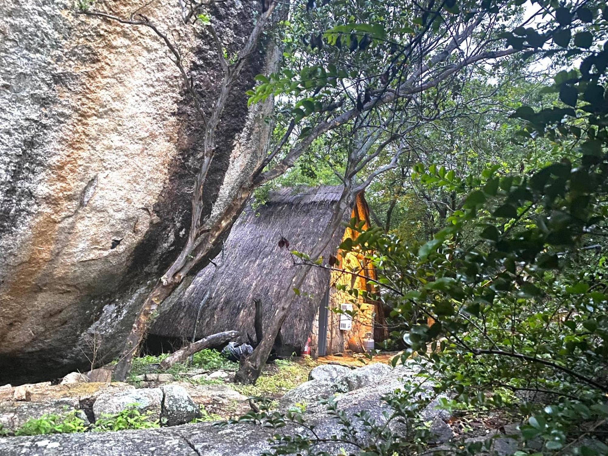 Вілла Big Cave Camp Matopos Екстер'єр фото
